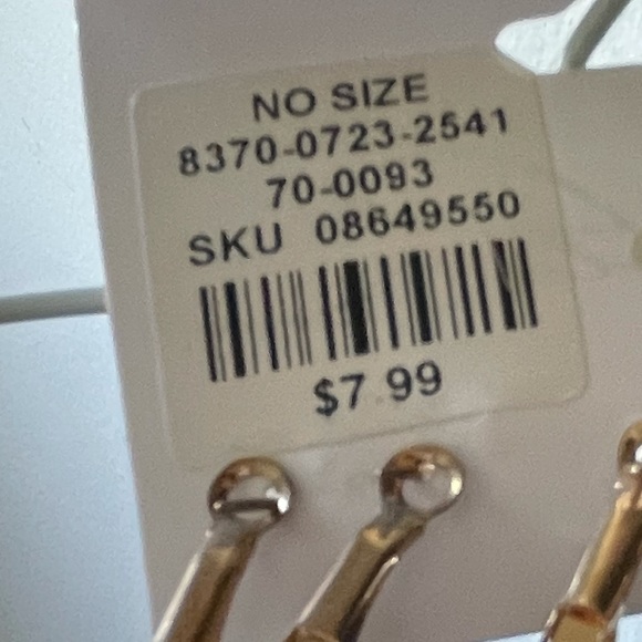 2 1/2inch 3 pairs of hoops with tag - Picture 5 of 5